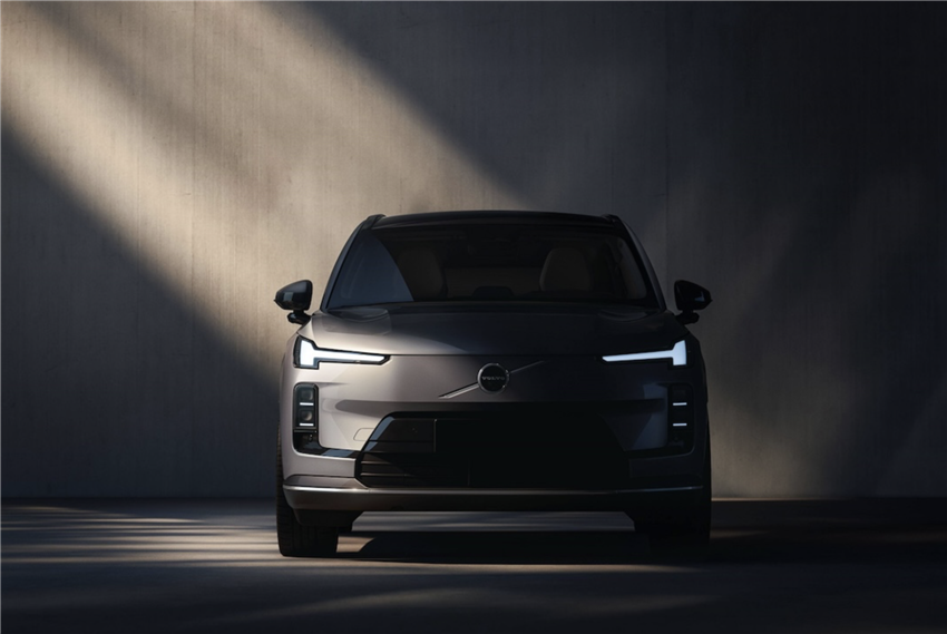 The Volvo XC70 is back: A Plug-In Hybrid SUV that blows your mind!